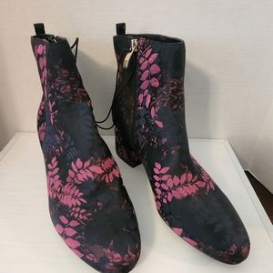 Floral brocade ankle boot-Sz 9